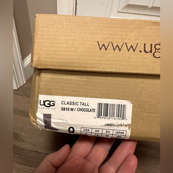 UGG Women's Classic Tall Boot, Chocolate, Size 9, Like New in Box - Picture 6 of 6